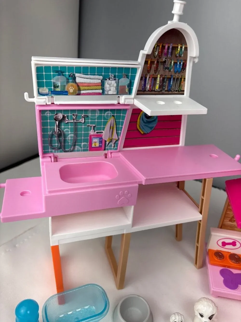 Barbie Pet Boutique Doghouse Playset Toy Grooming Station w/ Accessories Dogs